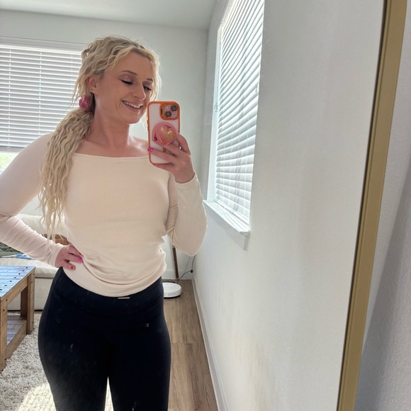 Klassy network off shoulder long sleeve size large beige NWT - Picture 11 of 15